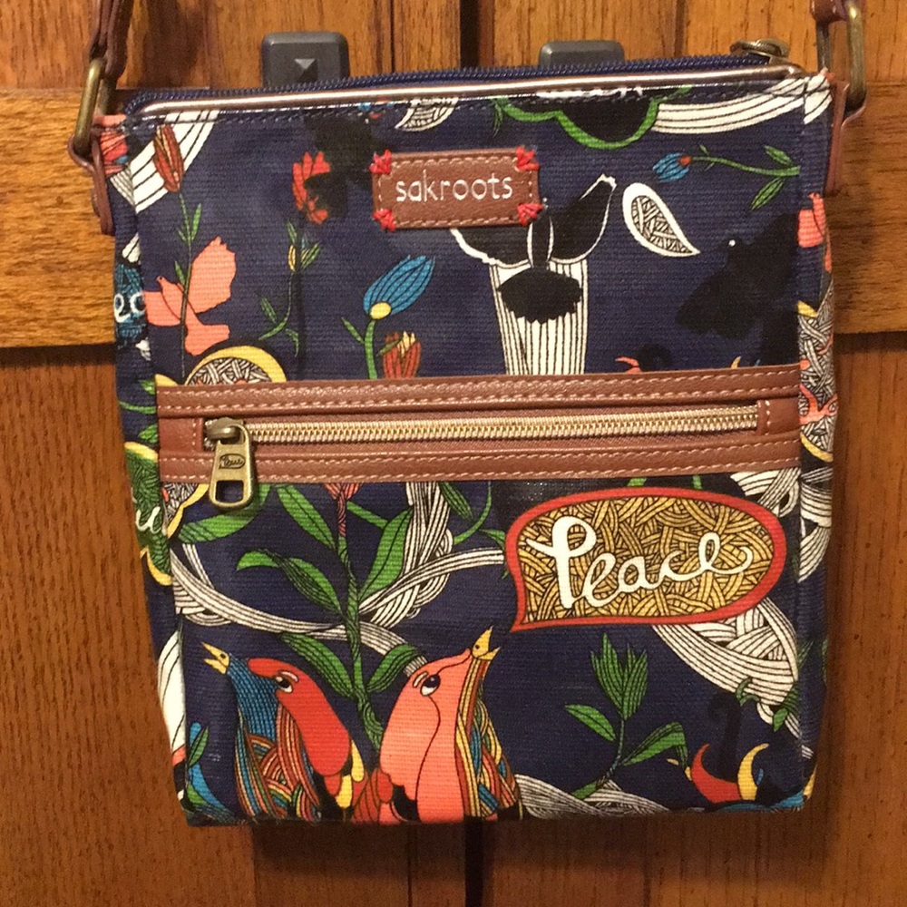 Adorable boho Sakroots crossbody bag NWOT